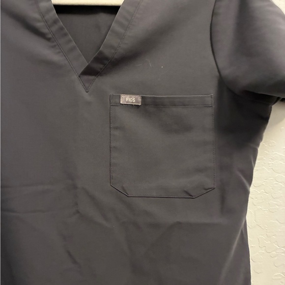 FIGS Catarina One-Pocket scrub top in Gray - Picture 2 of 5